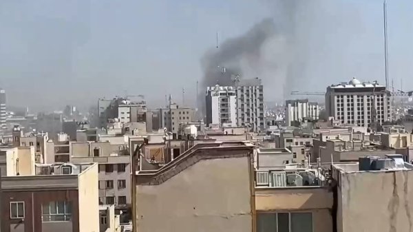 在线股市配资平台 伊朗向以色列发射多枚导弹 以多地响起防空警报